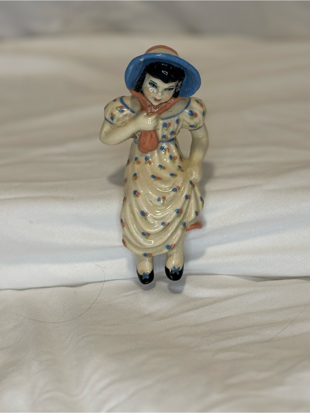 Vintage Lady figurine for bookshelf or ledge